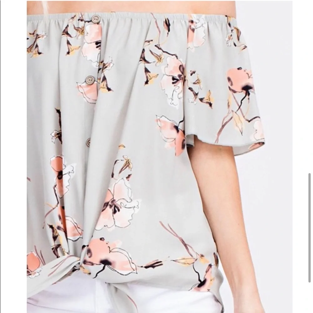 ‼️LAST ONE‼️ light gray floral print off shoulder blouse - Picture 3 of 3